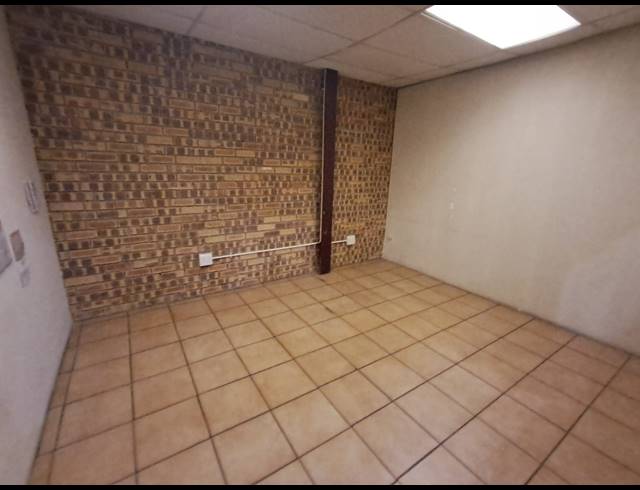 625M² WORKSHOP TO LET IN DUNCANVILLE